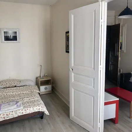 Cute And Quiet Appartment In Montmartre Parijs Buitenkant foto