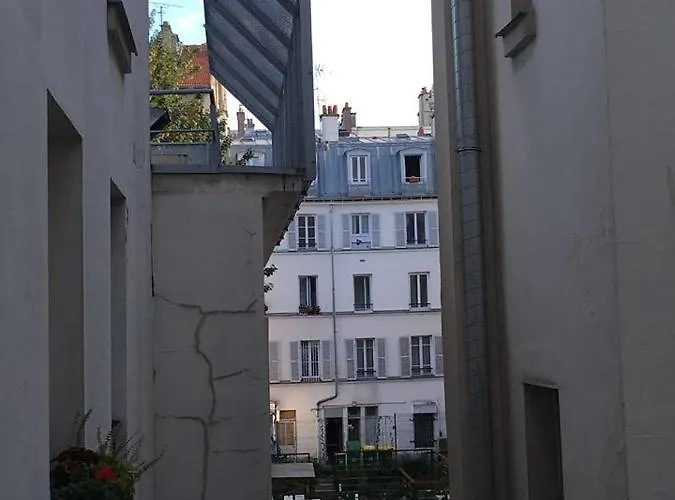 Cute And Quiet Appartment In Montmartre